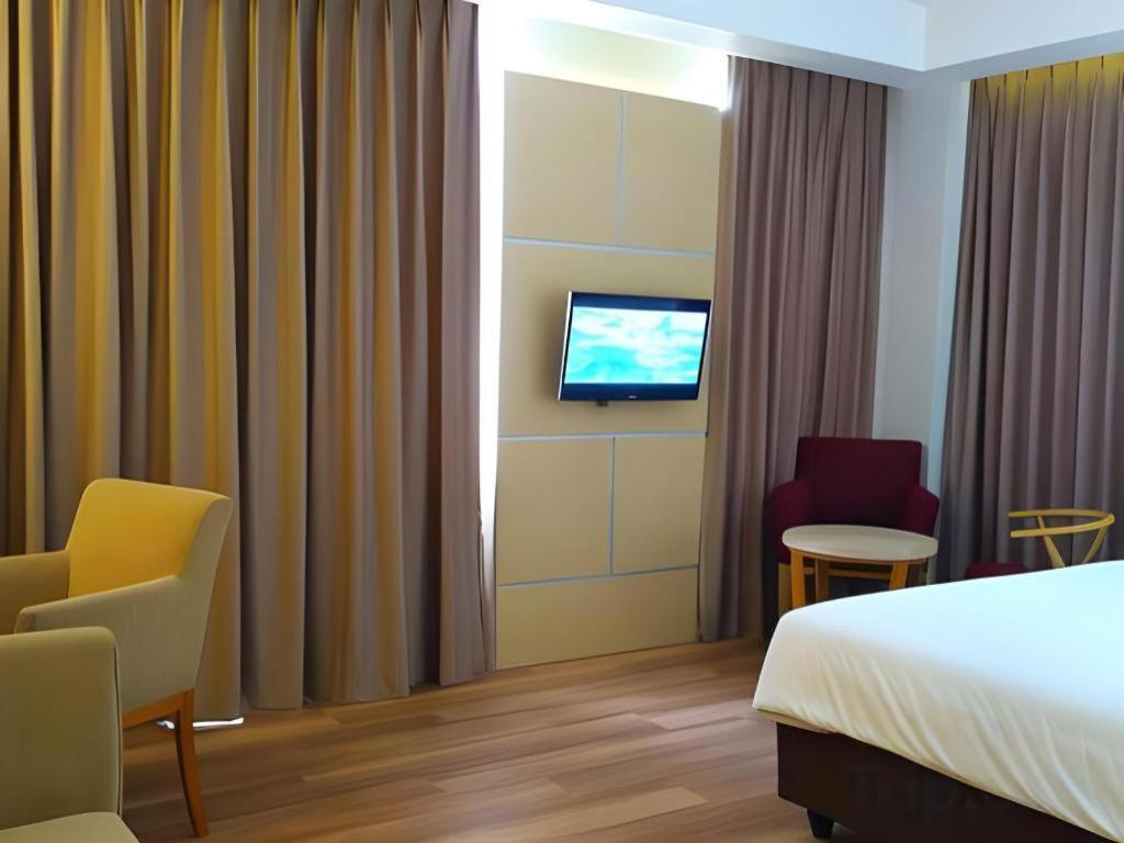 Horison Hotel Sukabumi Exterior foto