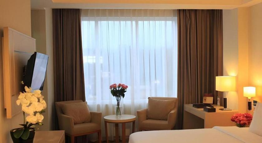 Horison Hotel Sukabumi Exterior foto