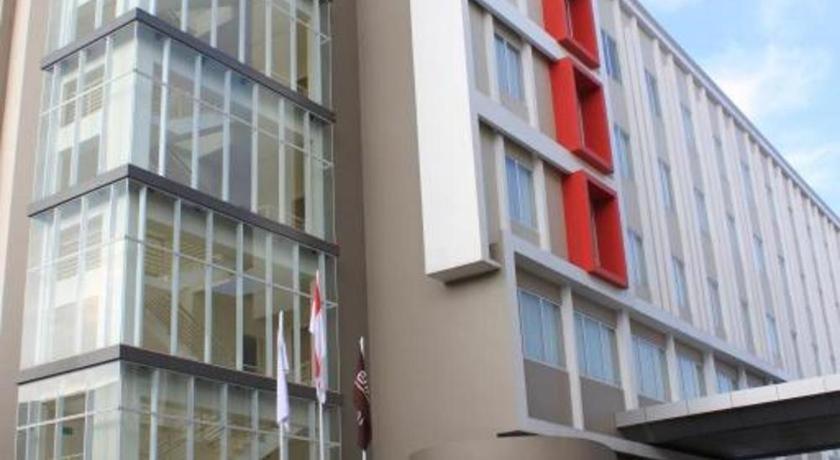 Horison Hotel Sukabumi Exterior foto